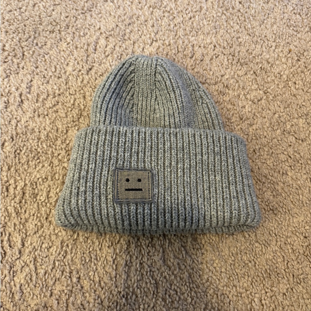 Ribbed Knit Beanie with Minimal Face Patch - Gray